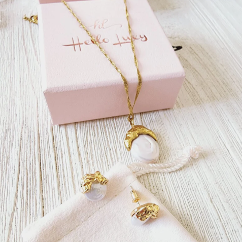 Baroque Jewelry, Waterproof Jewelry Set, Water Resistant Jewelry, water resistance jewelry, vintage jewelry, tarnish free jewelry, Timeless Jewelry, Baroque Necklace, Pearl Jewelry, Minimalist Jewelry, Lifetime jewelry, Jewelry Set, Hypoallergic Jewelry, high quality jewelry, Hello Luxy Jewelry, Gold Plated Jewelry, gold filled jewelry, High End Jewelry, Elegant Jewelry, Delicate Jewelry, boho jewelry, Anti Tarnish Jewelry, Tarnish Free Jewelry, dainty jewelry, simple pearl studs, classy jewelry set