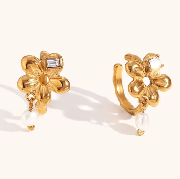 8KG gold flower and pearl stainless steel ear cuff, adjustable gold earcuff, 18KG gold color hollow out stainless steel ear cuff, adjustable gold earcuff, bold earcuff, golden earcuff, golden small earcuff, delicate earcuff, waterproof earcuff, hypoallergenic earcuff, earcuff for teenagers, cuban earrcuf, gold waterproof earcuff, stackable earcuff, christmas gift idea, valentine gift for her, bestie gift, best friend gift ideas, mix and match earcuff