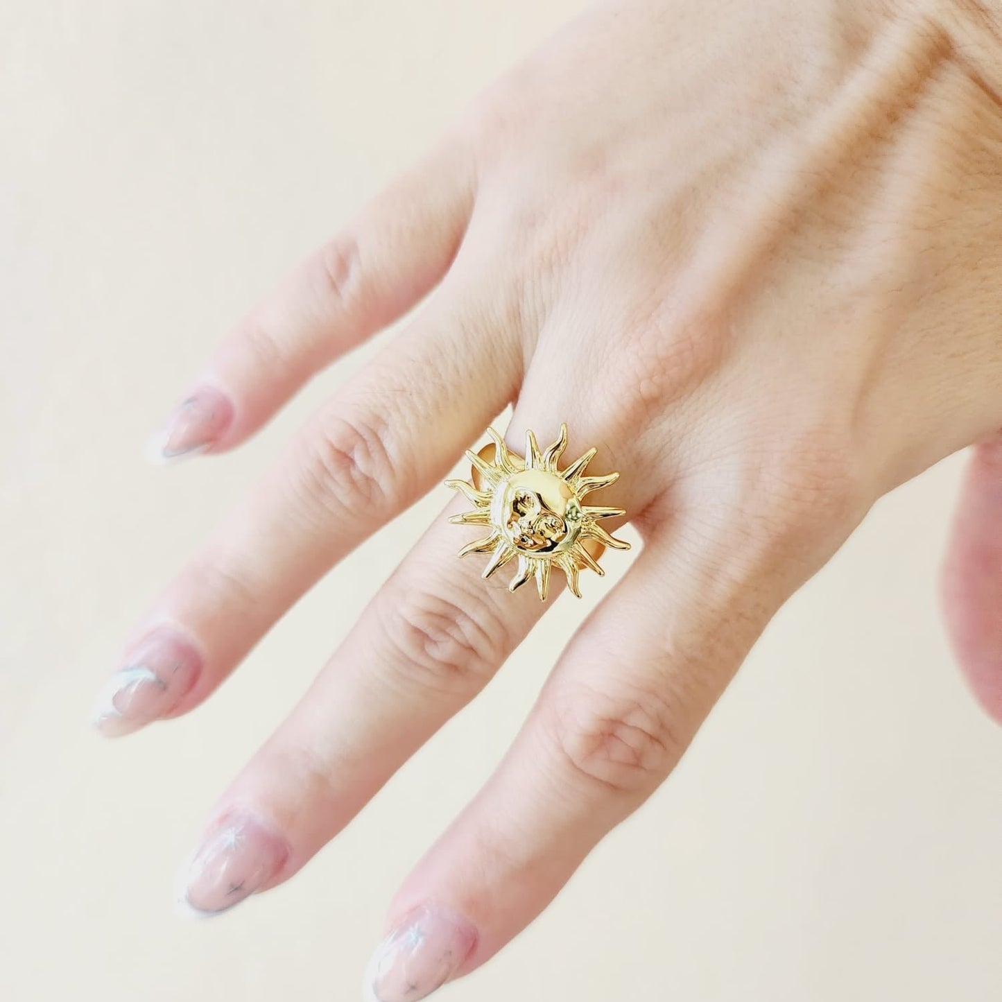 Sun Bold Ring, Sun Chunky Silver Ring, Chunky Golden Ring, chunky gold rings, gold plated rings, womens gold rings, gold stacking rings, gold and silver rings, statement ring, gold plated rings for women, gold plated ring, gold plated rings women, anillos de acero inoxidable para mujer, gold rings size 10, gold and silver ring, size 10 gold rings for women, gold rings for women size 10, Gold Plated Jewelry, tarnish free jewelry, Water Resistant, sweat resistant jewelry, water resistance jewelry, minimalist