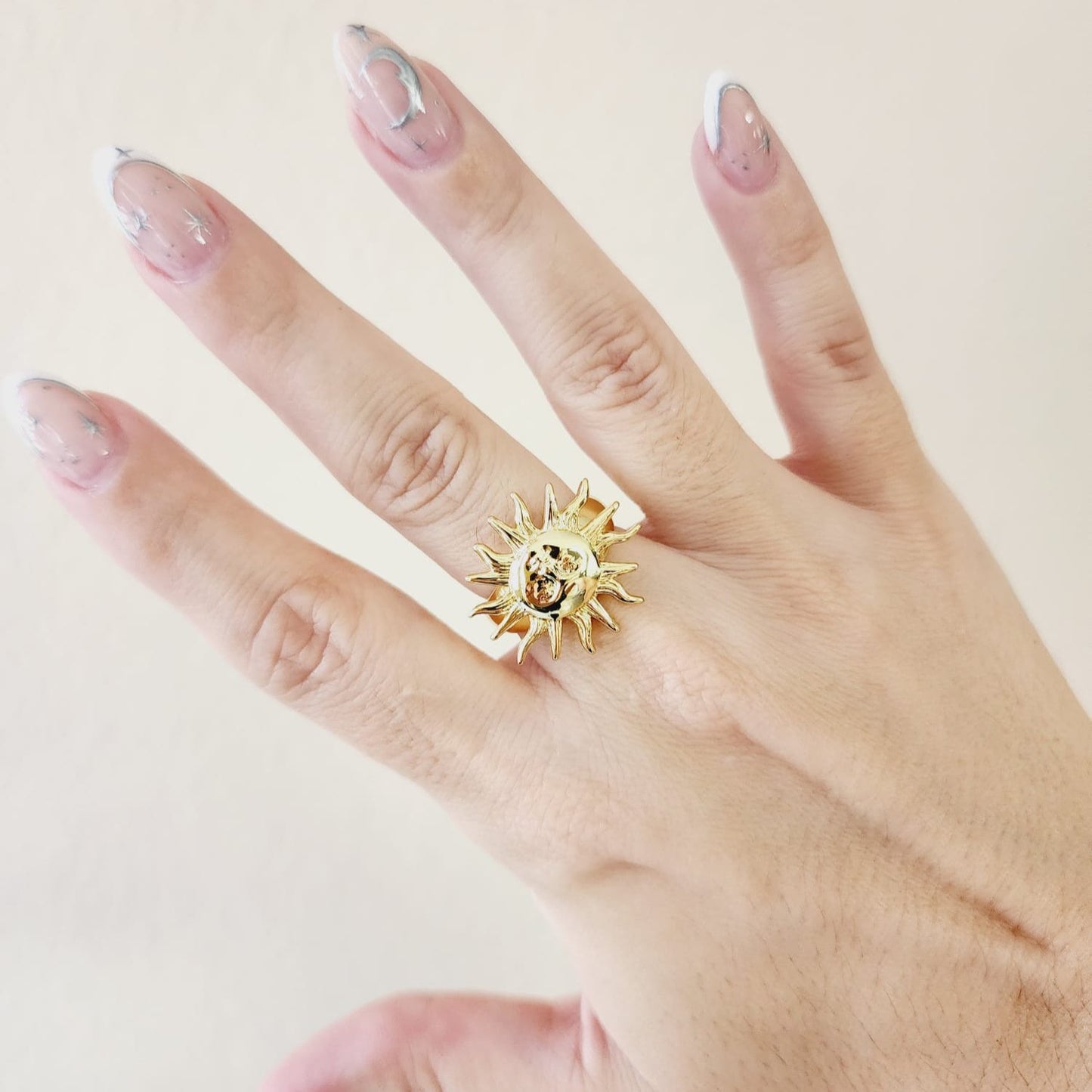 Sun Bold Ring, Sun Chunky Silver Ring, Chunky Golden Ring, chunky gold rings, gold plated rings, womens gold rings, gold stacking rings, gold and silver rings, statement ring, gold plated rings for women, gold plated ring, gold plated rings women, anillos de acero inoxidable para mujer, gold rings size 10, gold and silver ring, size 10 gold rings for women, gold rings for women size 10, Gold Plated Jewelry, tarnish free jewelry, Water Resistant, sweat resistant jewelry, water resistance jewelry, minimalist