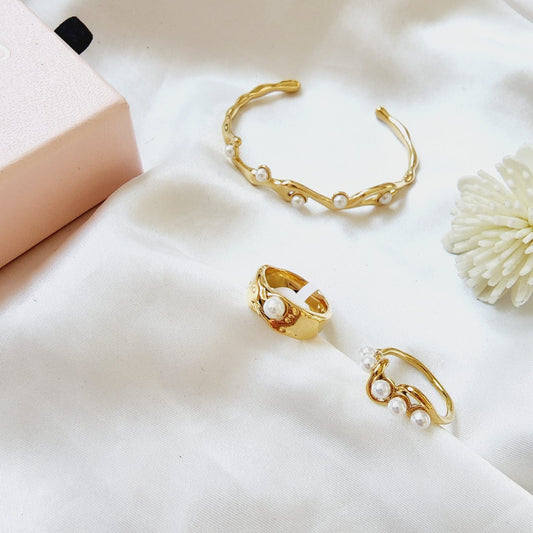 Pearl Bangle, bracelet Gold Filled Jewelry, Pearl classy bangle, pearl bracelets, pearl gold bracelet, Gold Cuban Link Bracelet for Women Men, 7mm Wide 14K Gold / 18K Gold / White Gold Plated Diamond Cut Curb Chain Bracelets for Women, Hip Hop14K Gold Plated Finished Miami Cuban Link, electroplated the 14K gold bracelet, Tarnish free bold bracelet, 15mm Miami Curb Cuban Link Chain Bracelet 24k Real Gold Plated, Lifetime Jewelry, waterproof Gold Plated Bracelet