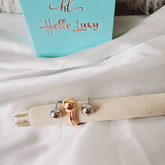 Spiral Ball Ring, Spiral Ball double tone ring, double tone ring, chunky silver and gold ring, promise ring, bold double tone ring, valentine gift, jewelry gift for valentines, love ring, love jewelry, gift for wife, gift for friend, friendship gifts, self love ring, amor propio anillo, anillo de corazon, waterproof ring, waterproof jewelry, timeless jewelry, timeless ring, gift for girlfriend, soulmate ring, elegant ring, classy ring, dainty ring, everyday ring, must have ring, must have jewelry