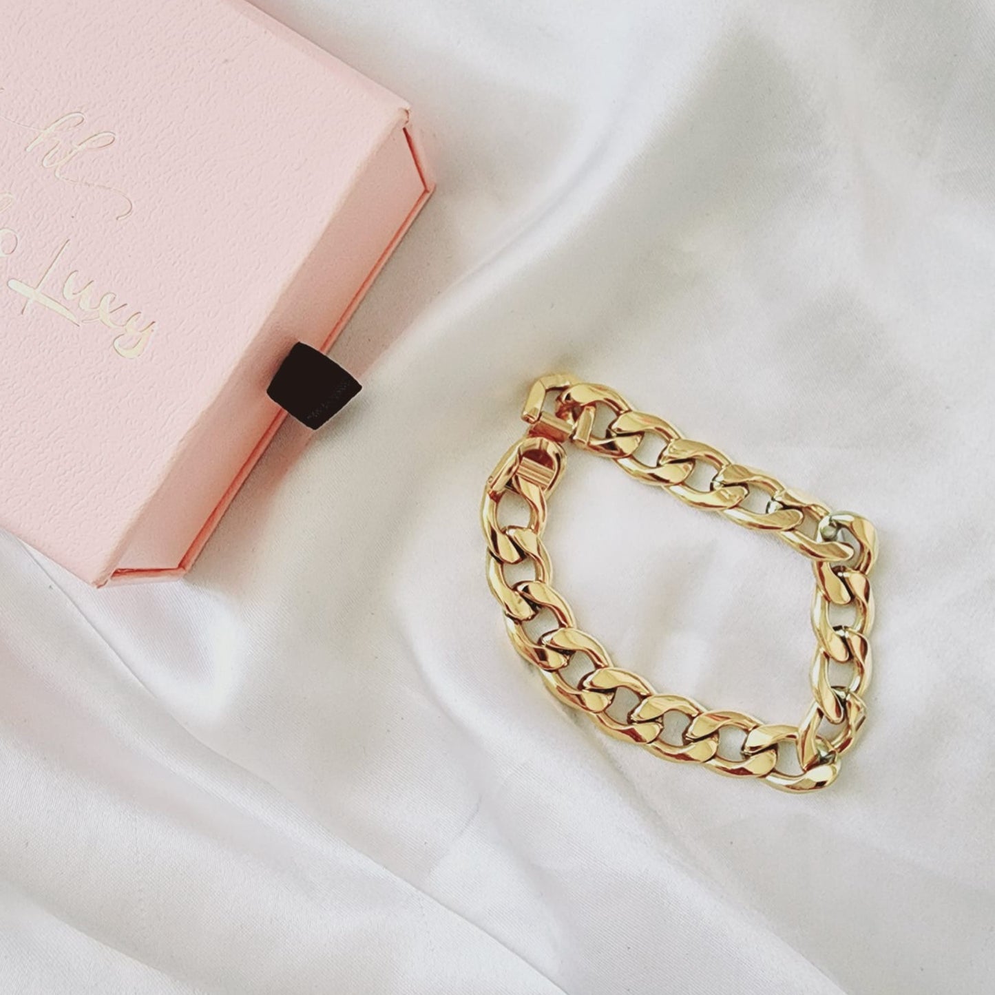 Vintage Look Water resistance Bracelet Vintage Jewelry Cuban Bracelet Vintage Bracelet Paper Link Bracelet Minimalist Jewelry Minimalist Gift for her Minimalist Gift, paperclip bracelet, 18k gold plated bracelet, waterproof bracelet, water resistant bracelet, classy bracelet, everyday bracelet
