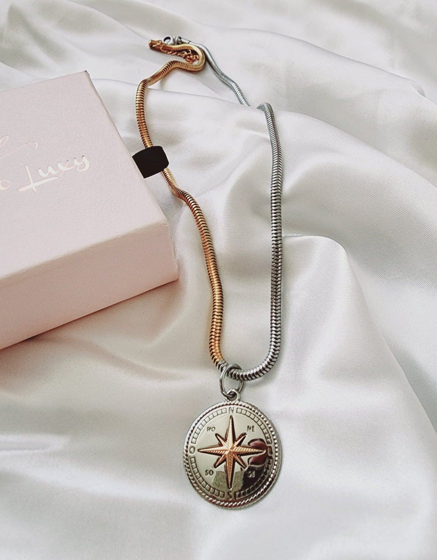 Compass Two Tone Necklace, Compass Gold Filled Necklace, Compass Rhodium Necklace, Compass Waterproof Necklace, Travel Gold Filled Necklace, Brujula Gold Filled Necklace, Compas collar en Gold filled, Meaningful Necklace, Explore the World Necklace, Enjoy your life Necklace, Motivational Necklace, Inspirational Necklace, Gift for Travel Lover, Travel Lover Jewelry, adventurous woman Gift, Adventurous woman jewelry, Vintage Compass Pendant, waterproof two tone necklace