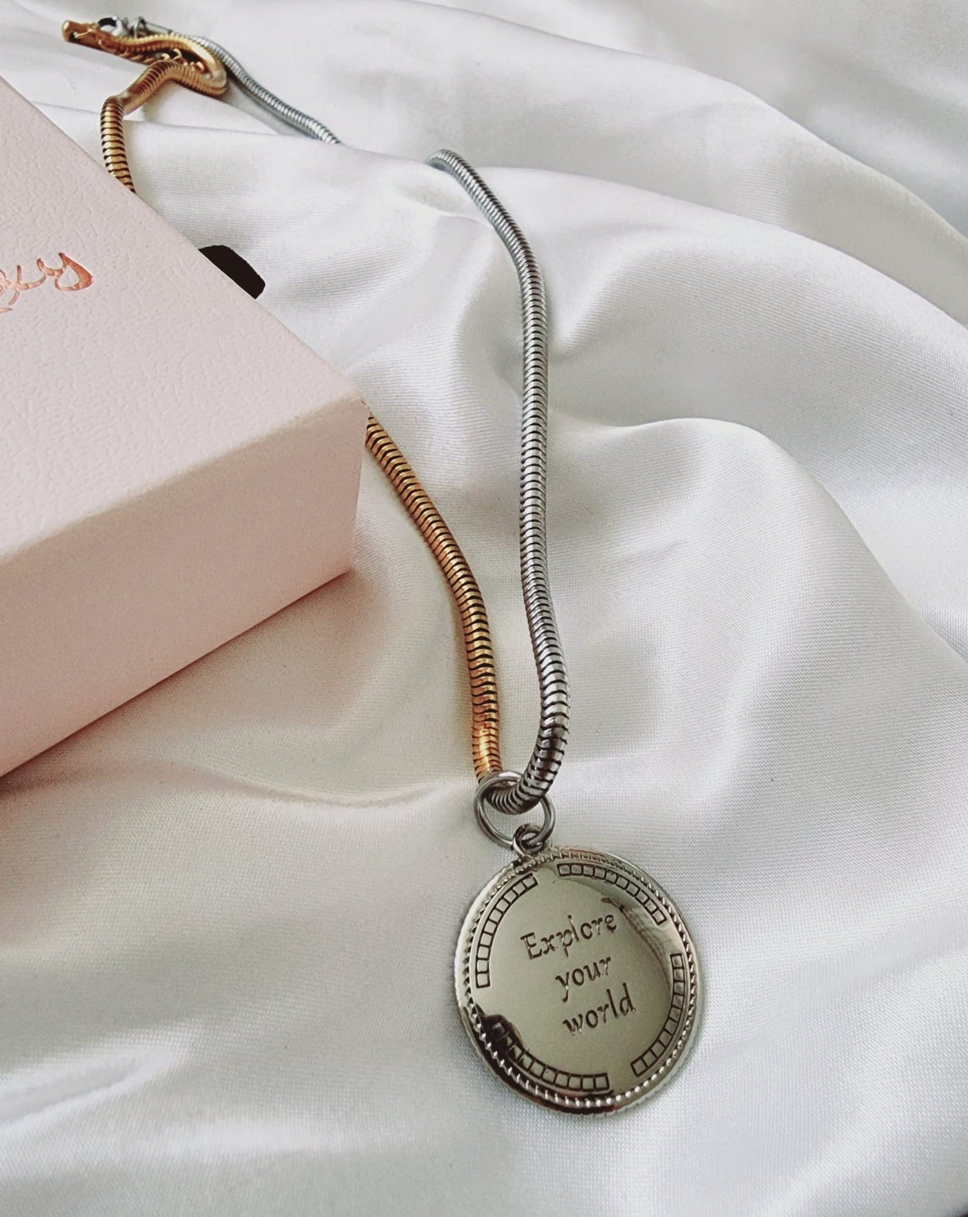 Compass Two Tone Necklace, Compass Gold Filled Necklace, Compass Rhodium Necklace, Compass Waterproof Necklace, Travel Gold Filled Necklace, Brujula Gold Filled Necklace, Compas collar en Gold filled, Meaningful Necklace, Explore the World Necklace, Enjoy your life Necklace, Motivational Necklace, Inspirational Necklace, Gift for Travel Lover, Travel Lover Jewelry, adventurous woman Gift, Adventurous woman jewelry, Vintage Compass Pendant, waterproof two tone necklace