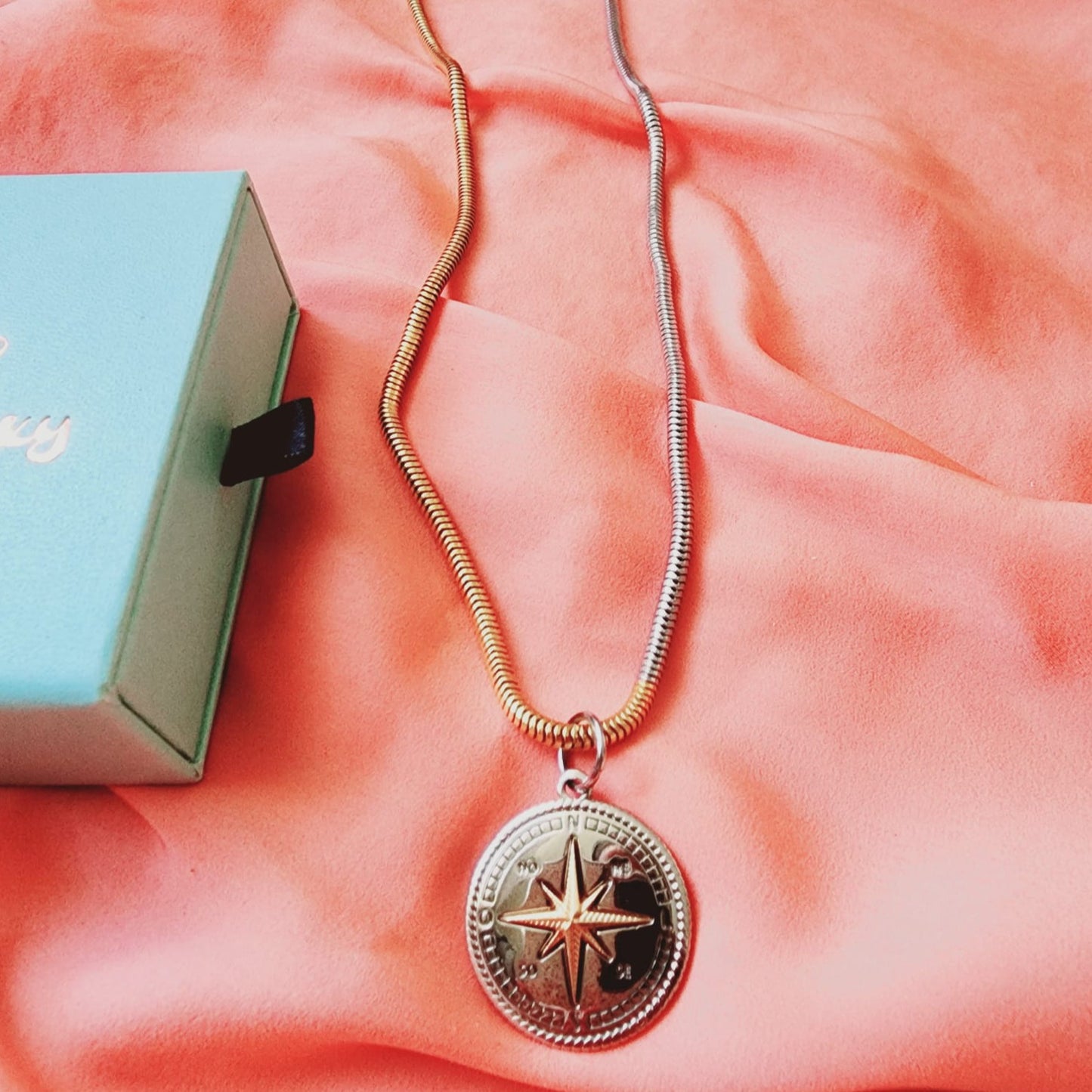 Compass Two Tone Necklace, Compass Gold Filled Necklace, Compass Rhodium Necklace, Compass Waterproof Necklace, Travel Gold Filled Necklace, Brujula Gold Filled Necklace, Compas collar en Gold filled, Meaningful Necklace, Explore the World Necklace, Enjoy your life Necklace, Motivational Necklace, Inspirational Necklace, Gift for Travel Lover, Travel Lover Jewelry, adventurous woman Gift, Adventurous woman jewelry, Vintage Compass Pendant, waterproof two tone necklace