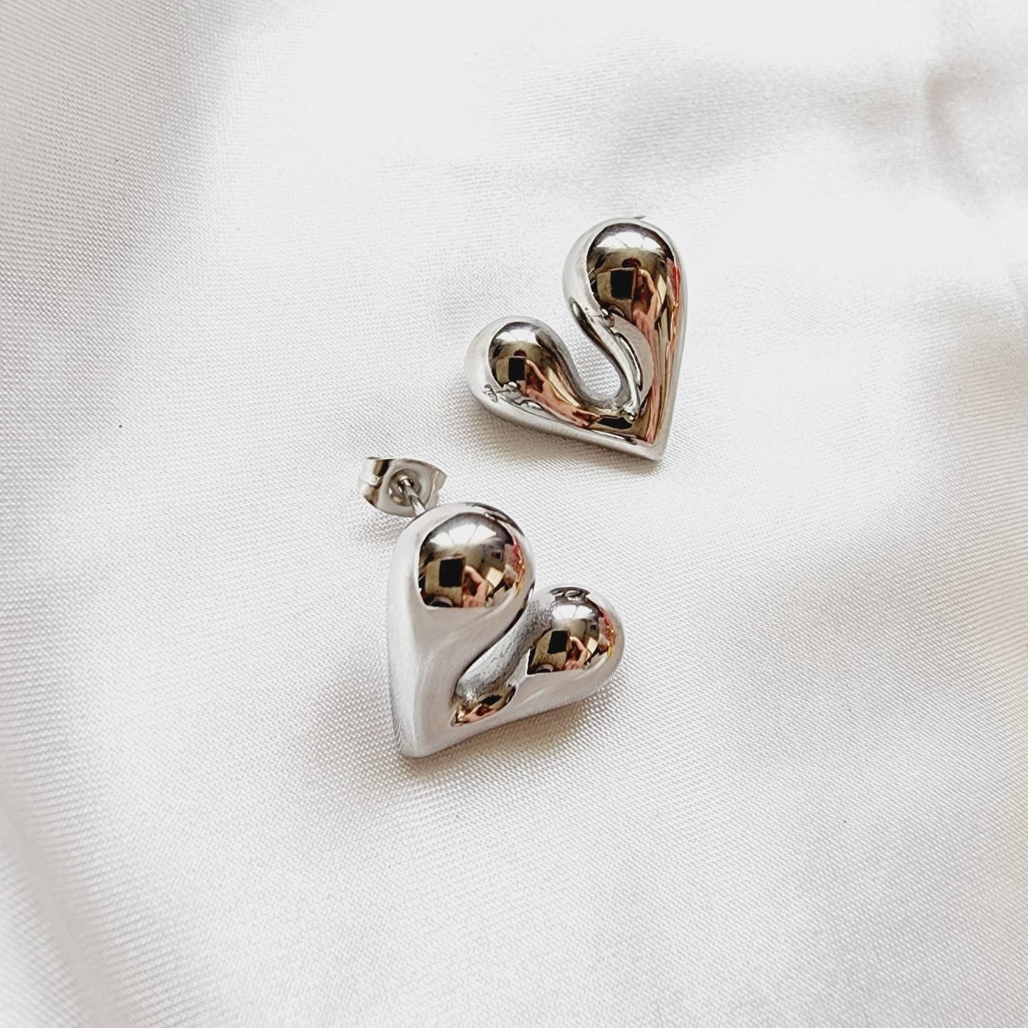 hearts silver earrings, hearts silver medium earrings, Silver classy earrings, hearts earrings, self love earrings, silver chunky hearts earrings, two tones chunky earrings, hypoallergenic earrings, two tone everyday hoops, 18k gold plated earrings, Waterproof earrings, Silver and gold earrings, Durable earrings, Elegant earrings, Timeless design, aesthetic earrings, timeless earrings, Stylish jewelry, stylish earrings, Versatile jewelry, Bold Earrings, chunky earrings