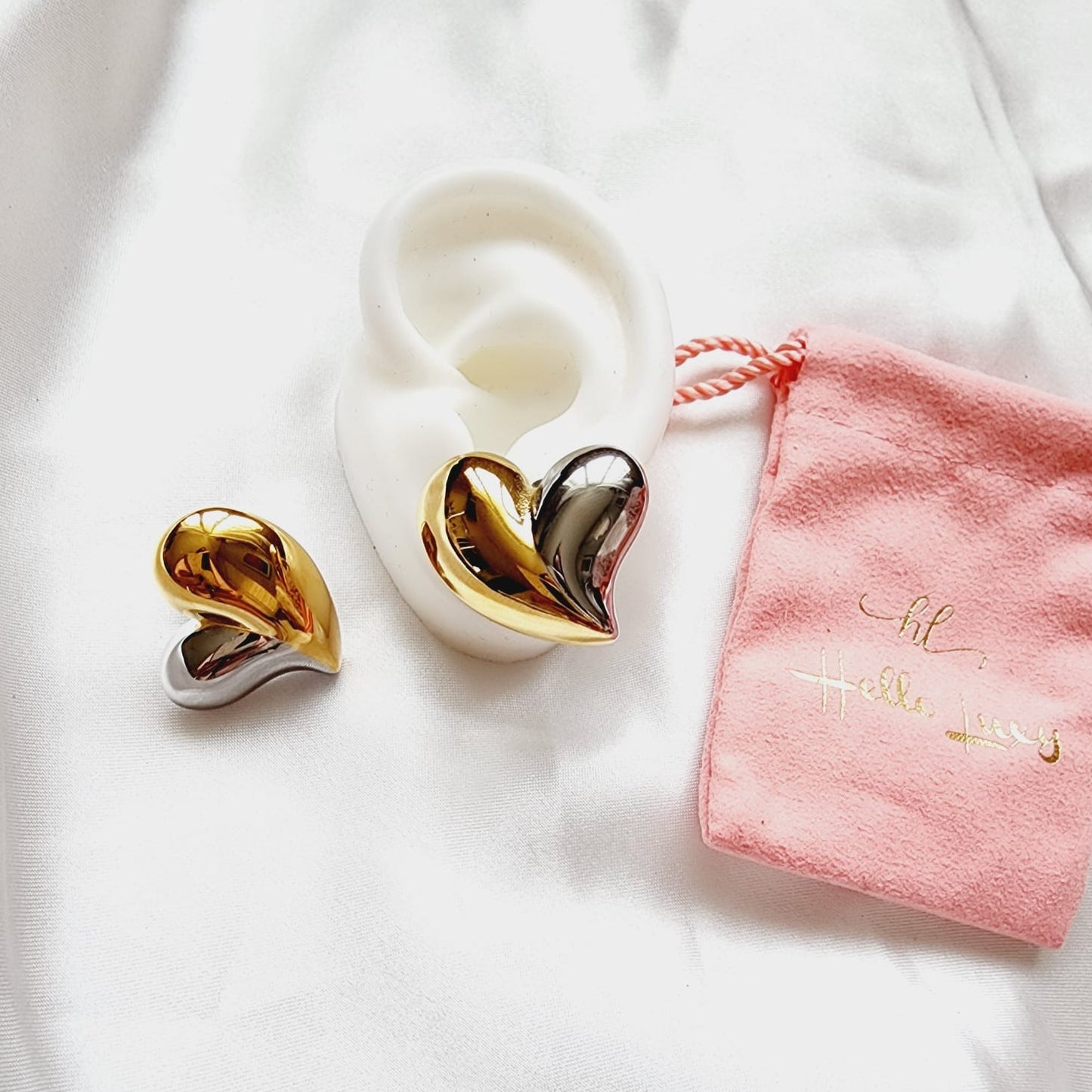 hearts two tone earrings, two tone medium earrings, two tone classy earrings, hearts earrings, self love earrings, two tone chuky hearts earrings, two tones chunky earrings, ypoallergenic earrings, two tone everyday hoops, 18k gold plated earrings, Waterproof earrings, Silver and gold earrings, Durable earrings, Elegant earrings, Timeless design, aesthetic earrings, timeless earrings, Stylish jewelry, stylish earrings, Versatile jewelry, Bold Earrings, chunky earrings,