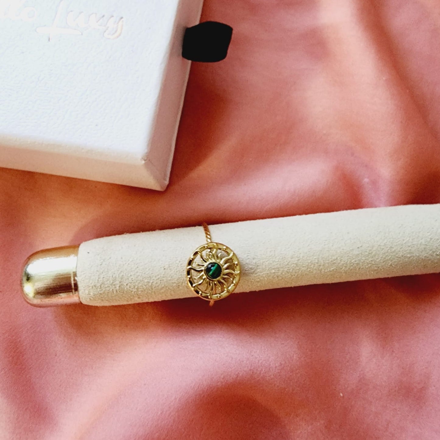 Emerald ring, Star ring, Adjustable bold ring, Adjustable Gold ring, Delicate and simple ring, chunky star ring, green gold ring, waterproof ring, hypoallergenic ring, untarnish ring, anti tarnish ring, anillo de estrellas, Water Resistant Jewelry, sun ring, sunshine ring, green Stone sun ring, sun green adjustable ring