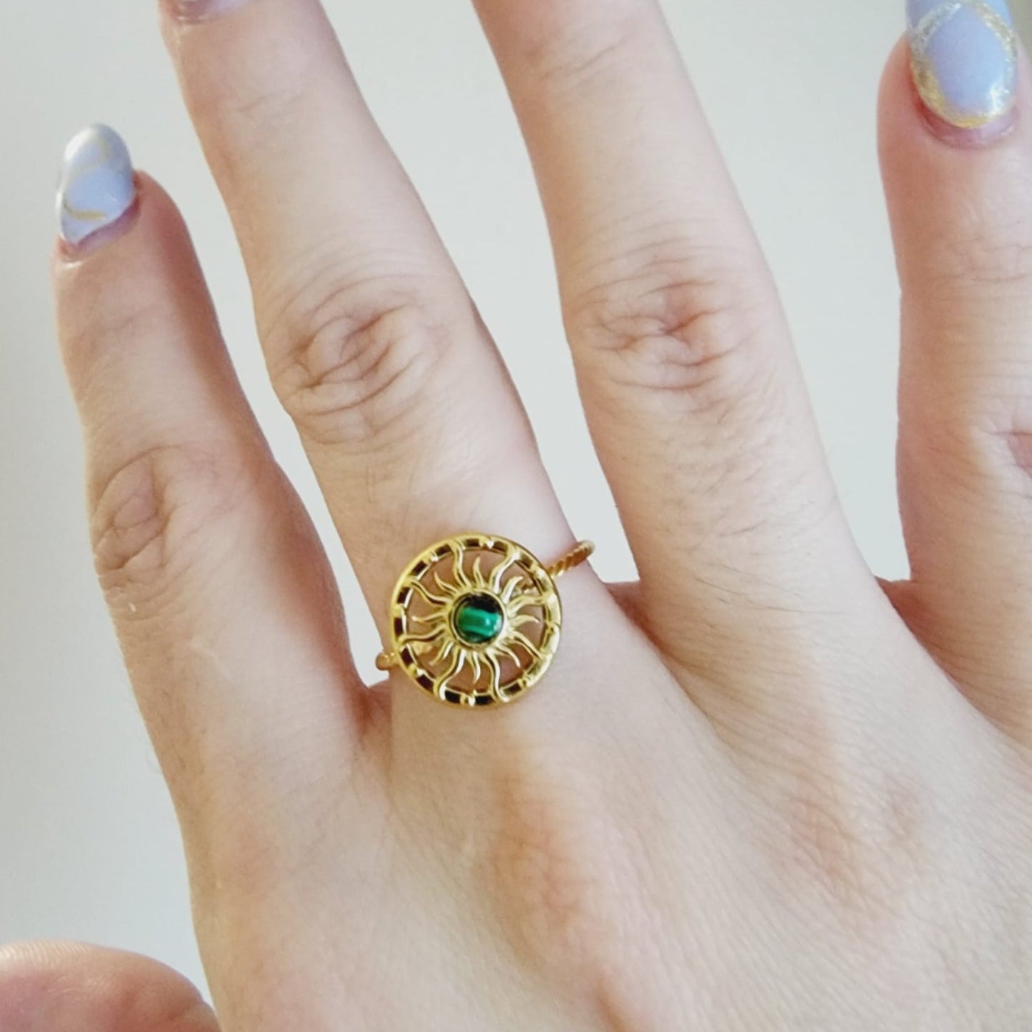 Emerald ring, Star ring, Adjustable bold ring, Adjustable Gold ring, Delicate and simple ring, chunky star ring, green gold ring, waterproof ring, hypoallergenic ring, untarnish ring, anti tarnish ring, anillo de estrellas, Water Resistant Jewelry, sun ring, sunshine ring, green Stone sun ring, sun green adjustable ring