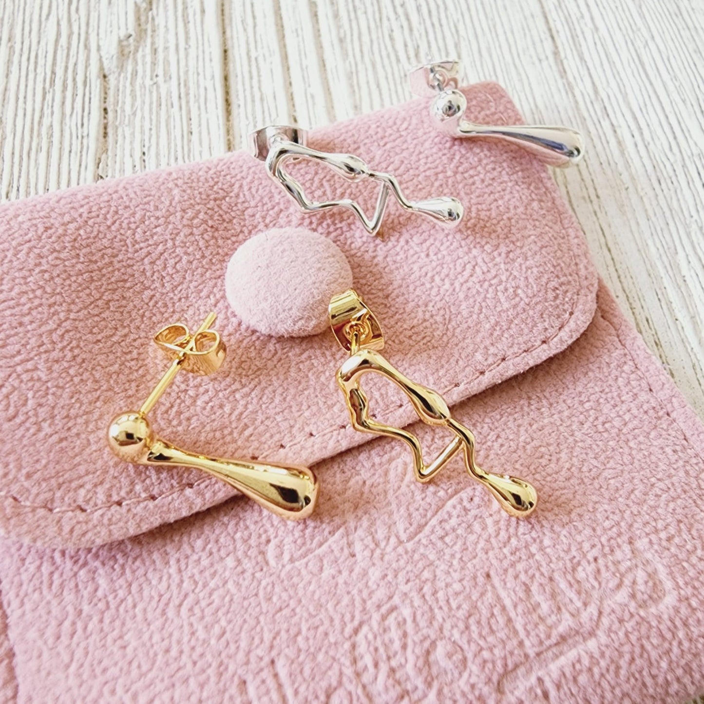 asymmetrical pearl earrings, Pearl lava shape Earrings, Pearl Earrings, Water Resistant Earrings, 18k Gold Plated, Vintage Earrings, everyday jewelry, Pearl studs, unique pearl earrings, vintage golden pearls earrings, 18K lava shape pearl bead stainless steel asymmetrical earrings