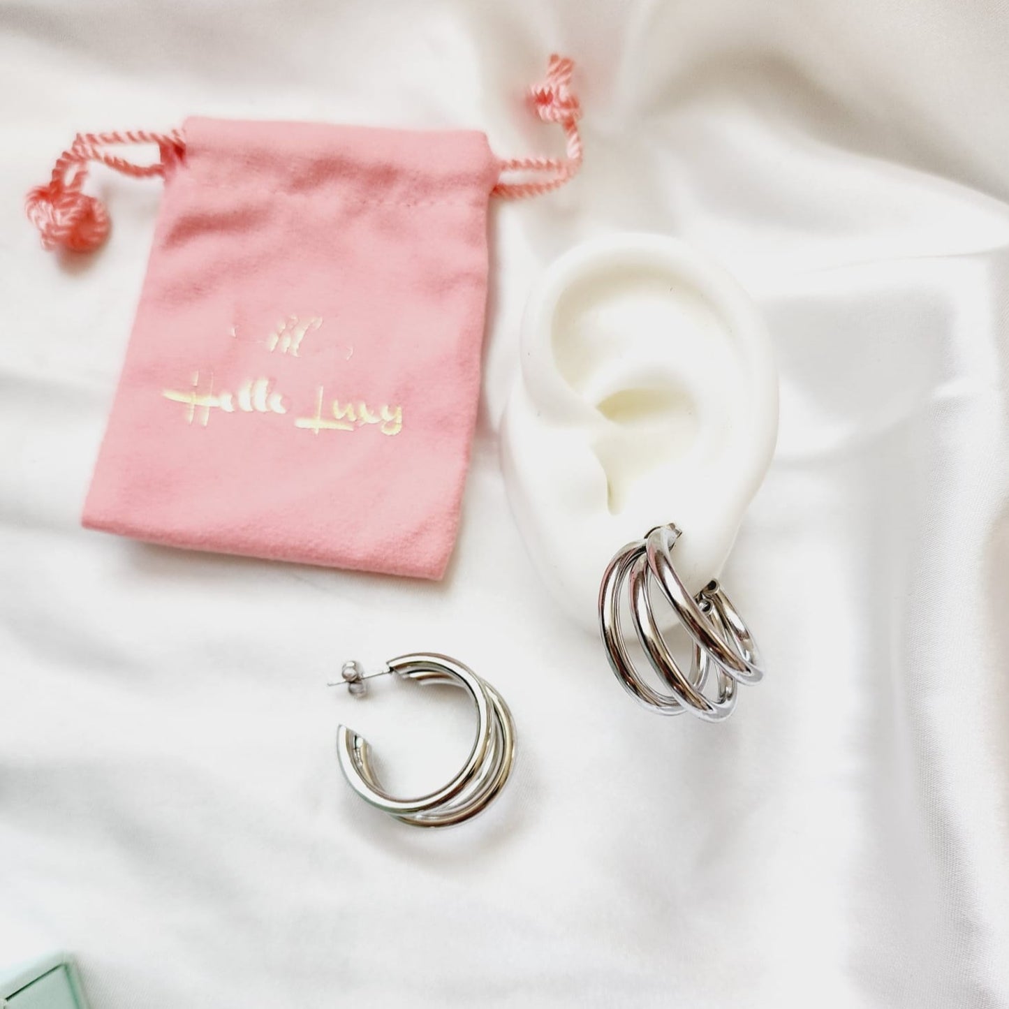 Water resistant gold hoops, tarnish free gold open hoops, Lightweight Chunky Open Hoops, 14k lightweight chunky hoops, 14k gold hoops, 14k Double tone hoops, 18k Gold Filled lightweight hoops, 18k Gold Filled hoops, classy gold hoops, bold gold hoops, chunky double tone hoops, chunky medium gold hoops