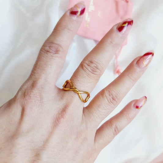 Crush Ring, Infinity sign ring, Infinity love ring, soulmate ring, Waterproof ring, everyday ring, heart ring, chunky heart ring, promise ring, bold heart ring, valentine gift, jewelry gift for valentines, love ring, love jewelry, gift for wife, gift for friend, friendship gifts, self love ring, amor propio anillo, anillo de corazon, waterproof ring, waterproof jewelry, timeless jewelry, timeless ring