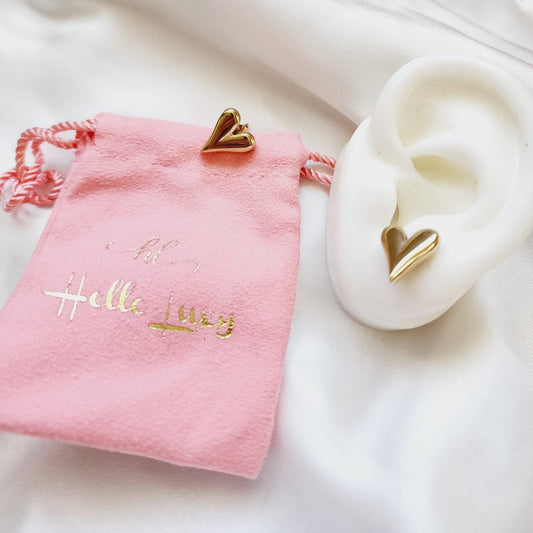 hearts gold earrings, hearts gold medium earrings, gold classy earrings, hearts earrings, self love earrings, gold chunky hearts studs, aretes de corazones, pantallas de corazones, everyday heart earrings, simple golden heart earrings, delicate heart studs, hypoallergenic earrings, two tone everyday hoops, 18k gold plated earrings, Waterproof earrings, Silver and gold earrings, Durable earrings, Elegant earrings, Timeless design, aesthetic earrings, timeless earrings, Stylish jewelry, stylish earrings