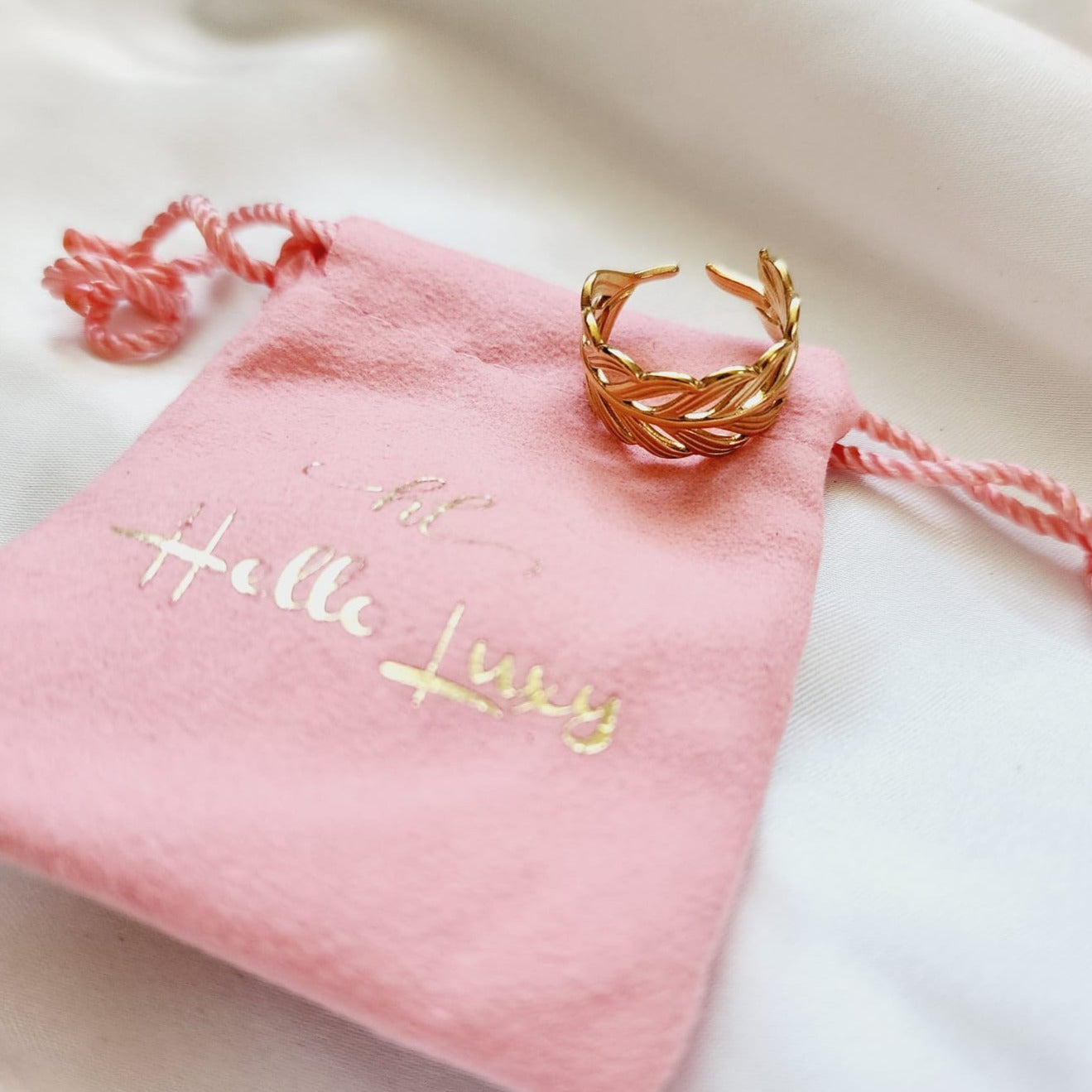 Bold Intertwined leaves Ring, gold leaves Ring, Chunky leaves ring, vintage leaves bold ring, Adjustable Gold ring, dainty leaves ring, Delicate and simple ring, chunky star ring, green gold ring, waterproof ring, hypoallergenic ring, untarnish ring, anti tarnish ring, anillo de estrellas, Water Resistant Jewelry Water Resistant sweat resistant jewelry water resistance jewelry Vintage Rings