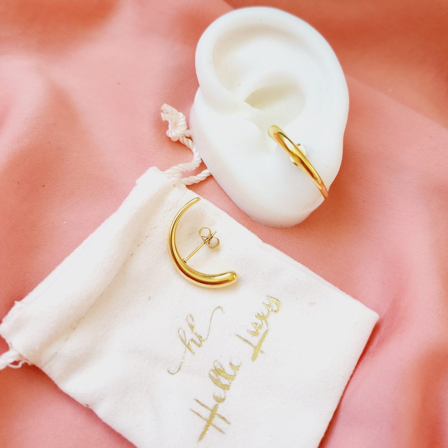 Hoops and Earcuff Earrings, small delicate hoops, Water resistant gold hoops, tarnish free gold open hoops, Lightweight Chunky Open Hoops, 14k lightweight chunky hoops, 14k gold hoops, 14k Double tone hoops, 18k Gold Filled lightweight hoops, 18k Gold Filled hoops, classy gold hoops, bold gold hoops, chunky double tone hoops, chunky medium gold hoops, chunky medium double tone hoops,