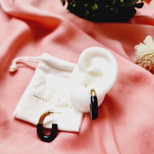 Black and gold vintage earrings, Black circle shape Earrings, Black Earrings, , Black asymmetrical pearl earrings, Black lava shape Earrings, Black Earrings, asymmetrical Black earrings, Black lava shape Earrings, Gold and Black Earrings, Water Resistant Earrings, 18k Gold Plated, Vintage Earrings, everyday jewelry, Pearl studs, unique pearl earrings, vintage golden pearls earrings