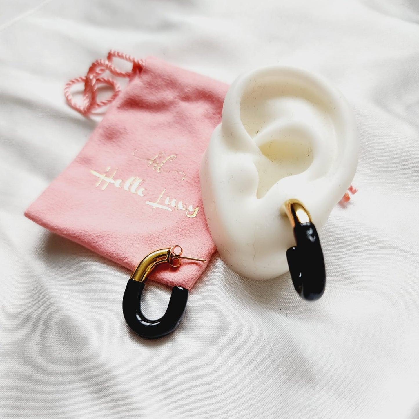 Black and gold vintage earrings, Black circle shape Earrings, Black Earrings, , Black asymmetrical pearl earrings, Black lava shape Earrings, Black Earrings, asymmetrical Black earrings, Black lava shape Earrings, Gold and Black Earrings, Water Resistant Earrings, 18k Gold Plated, Vintage Earrings, everyday jewelry, Pearl studs, unique pearl earrings, vintage golden pearls earrings