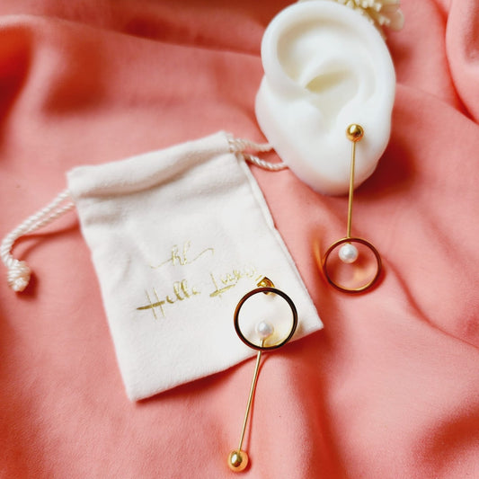 asymmetrical pearl earrings, Pearl lava shape Earrings, Pearl Earrings, Water Resistant Earrings, 18k Gold Plated, Vintage Earrings, everyday jewelry, Pearl studs, unique pearl earrings, vintage golden pearls earrings,