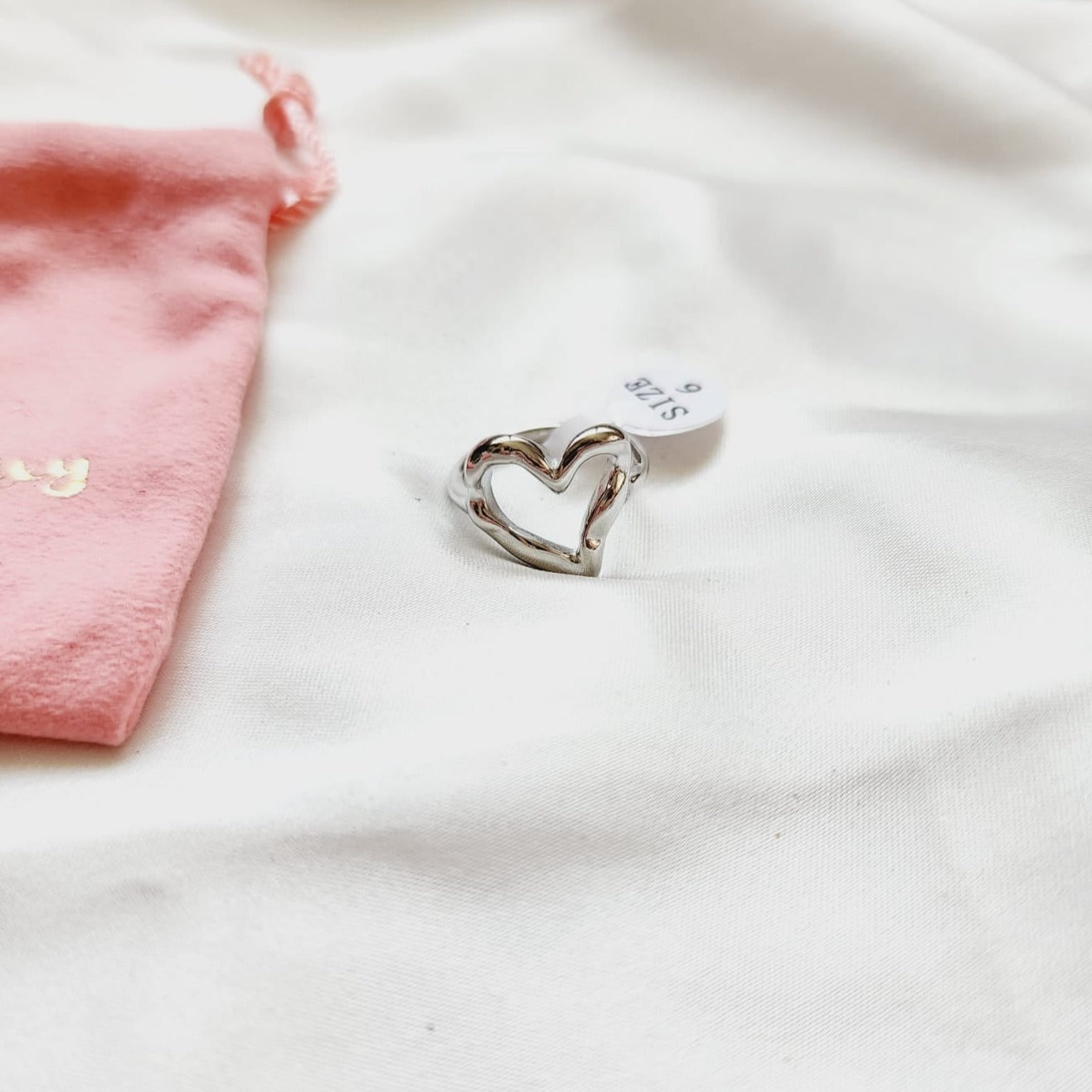 heart ring, chunky heart ring, promise ring, bold heart ring, valentine gift, jewelry gift for valentines, love ring, love jewelry, gift for wife, gift for friend, friendship gifts, self love ring, amor propio anillo, anillo de corazon, waterproof ring, waterproof jewelry, timeless jewelry, timeless ring, gift for girlfriend, soulmate ring, elegant ring, classy ring, dainty ring, everyday ring, must have ring, must have jewelry