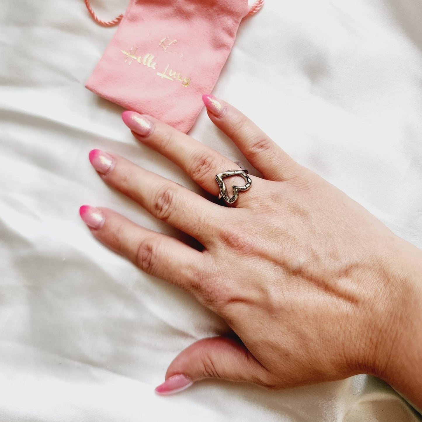 heart ring, chunky heart ring, promise ring, bold heart ring, valentine gift, jewelry gift for valentines, love ring, love jewelry, gift for wife, gift for friend, friendship gifts, self love ring, amor propio anillo, anillo de corazon, waterproof ring, waterproof jewelry, timeless jewelry, timeless ring, gift for girlfriend, soulmate ring, elegant ring, classy ring, dainty ring, everyday ring, must have ring, must have jewelry