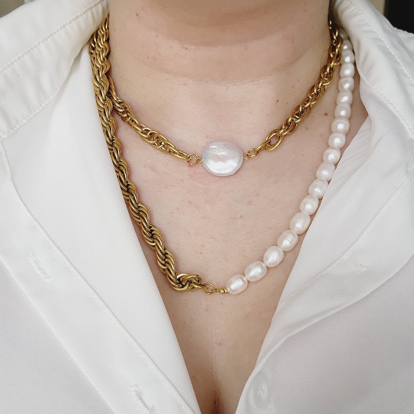 Baroque Pearls necklace, pearl necklace, lock necklace, pearls and lock necklace, Vintage Style, Elegant Mother of Pearl Geometric Gold Necklace, Handcrafted Geometric Gold Necklace with Mother of Pearl, Timeless Mother of Pearl Pendant Necklace in Gold, Vintage Set Vintage Outfit Vintage Necklaces