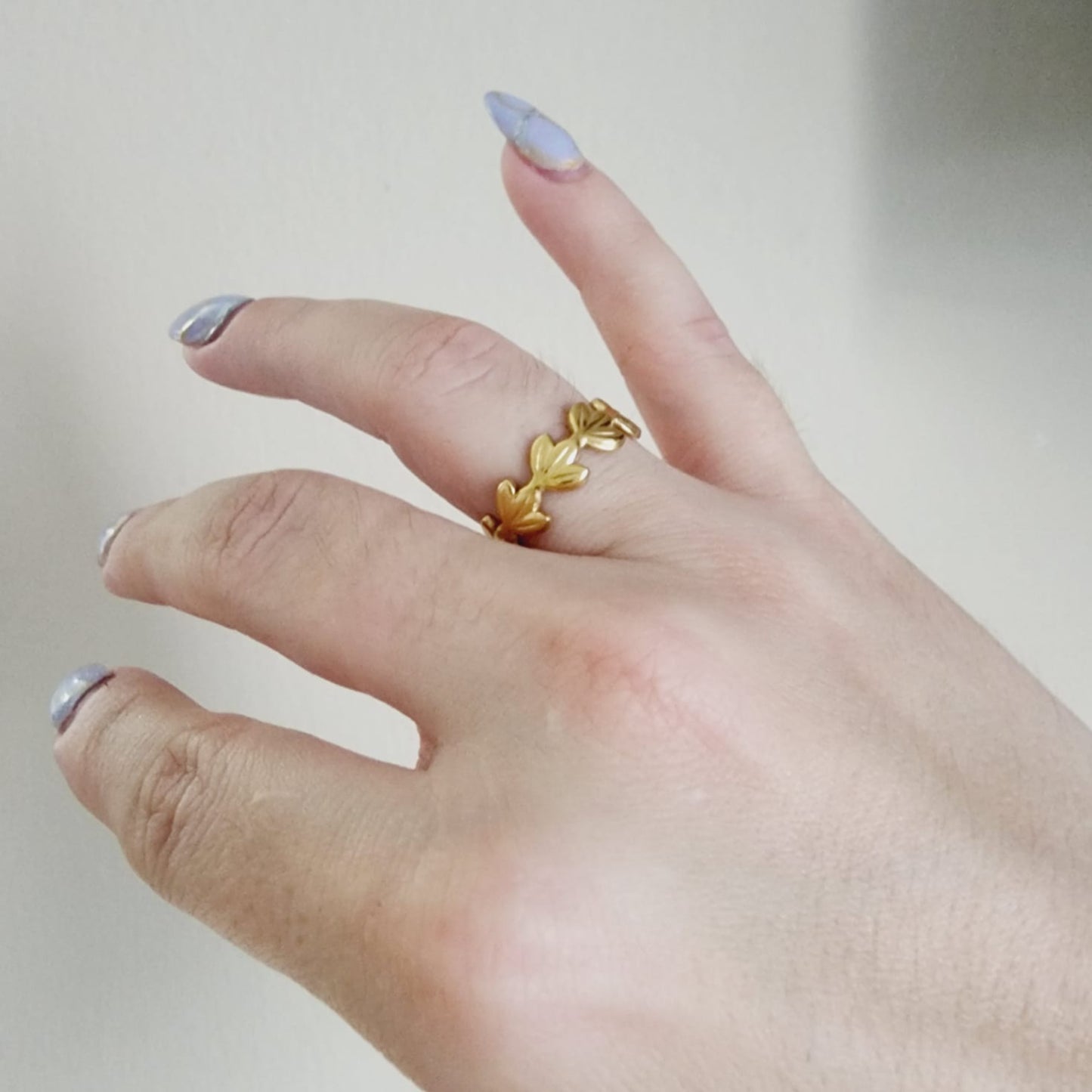 Bold leaves Ring, gold leaves Ring, Chunky leaves ring, vintage leaves bold ring, Adjustable Gold ring, dainty leaves ring, Delicate and simple ring, chunky star ring, green gold ring, waterproof ring, hypoallergenic ring, untarnish ring, anti tarnish ring, anillo de estrellas, Water Resistant Jewelry