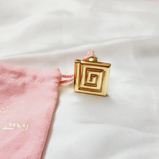 Maze Statement glossy Ring, Geometrical Statement ring, Square bold ring, labyrinth bold ring, bold double tone ring, valentine gift, jewelry gift for valentines, love ring, love jewelry, gift for wife, gift for friend, friendship gifts, self love ring, amor propio anillo, anillo de corazon, waterproof ring, waterproof jewelry, timeless jewelry, timeless ring, gift for girlfriend, soulmate ring, elegant ring, classy ring, dainty ring, everyday ring, must have ring, must have jewelry