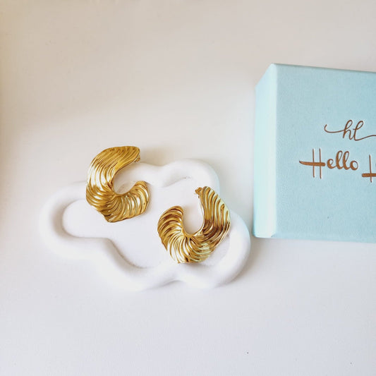 Bold golden studs, chunky golden studs, self love jewelry, self love earrings, hearts silver earrings, hearts silver medium earrings, Silver classy earrings, hearts earrings, self love earrings, silver chunky hearts earrings, two tones chunky earrings, hypoallergenic earrings, two tone everyday hoops, 18k gold plated earrings, Waterproof earrings, Silver and gold earrings, Durable earrings, Elegant earrings, Timeless design, aesthetic earrings, timeless earrings, Stylish jewelry, stylish earrings, Versatile