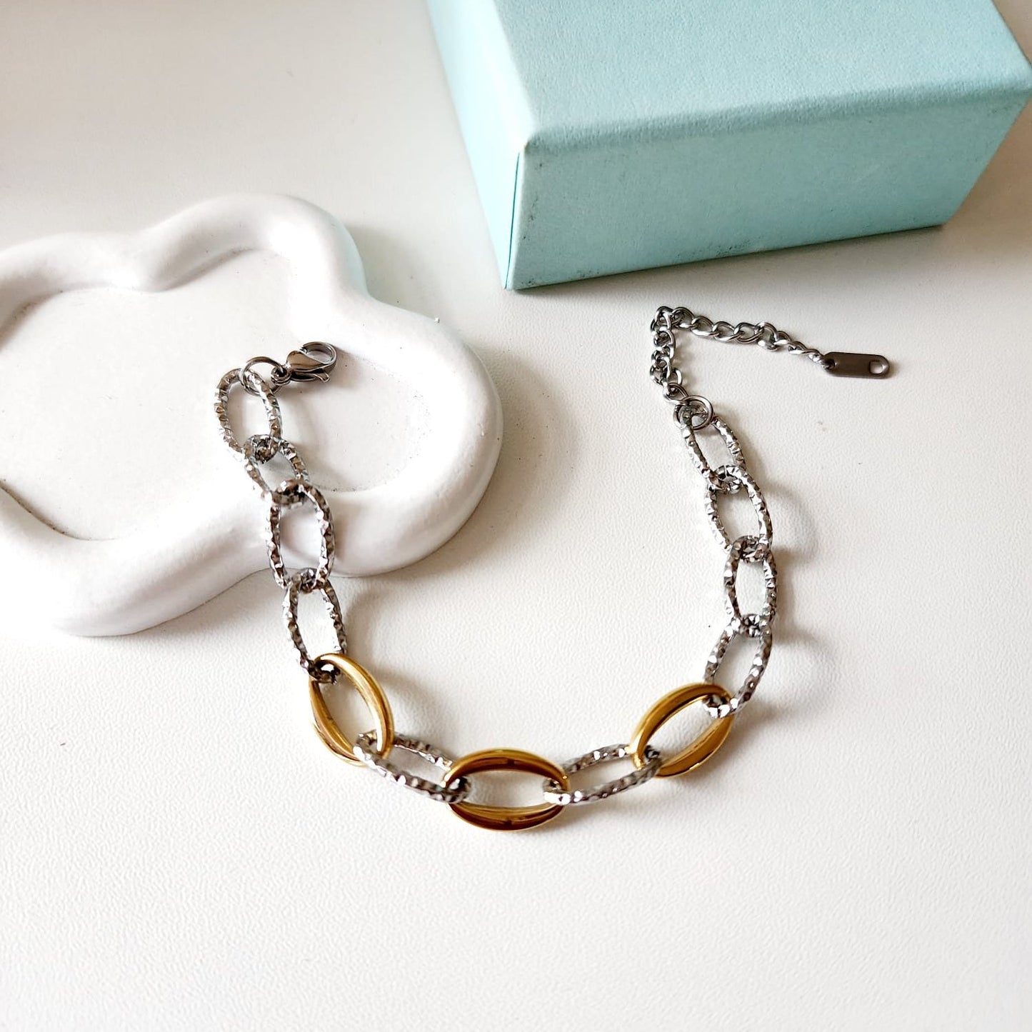Geometric two tone bracelet, Circular double tone bracelet, Double tone vintage bracelet, constellation bracelet, Vintage bracelet, double tone jewelry, Water resistance Bracelet, Mesh silver bracelet, Vintage Jewelry,
Cuban Bracelet, Vintage Bracelet, Paper Link Bracelet, Minimalist Jewelry, Minimalist Gift for her, religious gift, waterproof bracelet, Water resistant bracelet, Minimalist Gift