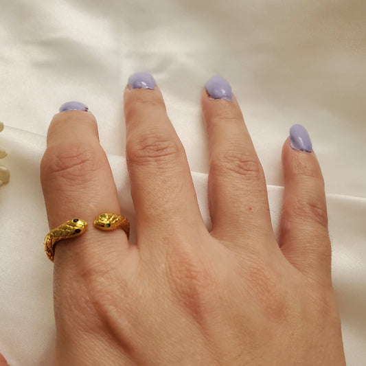 Water resistant jewelry, Hypoallergenic jewelry, tarnish free jewelry, Gold Plated Necklaces, Vintage Necklace, Minimalist Jewelry, Ellie Vail Jewelry, Ellie Vail Necklace, Hey Harper Jewelry, waterproof jewelry, cali tiger jewelry, cali tiger necklaces, 1980 jewelry, she is gold jewelry, kylie jenner necklace, Hello Luxy, Fine Jewelry, Tik Tok Jewelry, Tik Tok Fashion, Best Gift for wife, Wife best gift