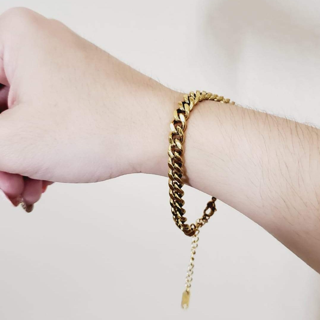 water resistant bracelet, tarnish free bracelet, hypoallergenic bracelet, cuban bracelet, figaro bracelet, minimalist look jewelry, bold look bracelet, gold cuban bracelet, chunky bracelet