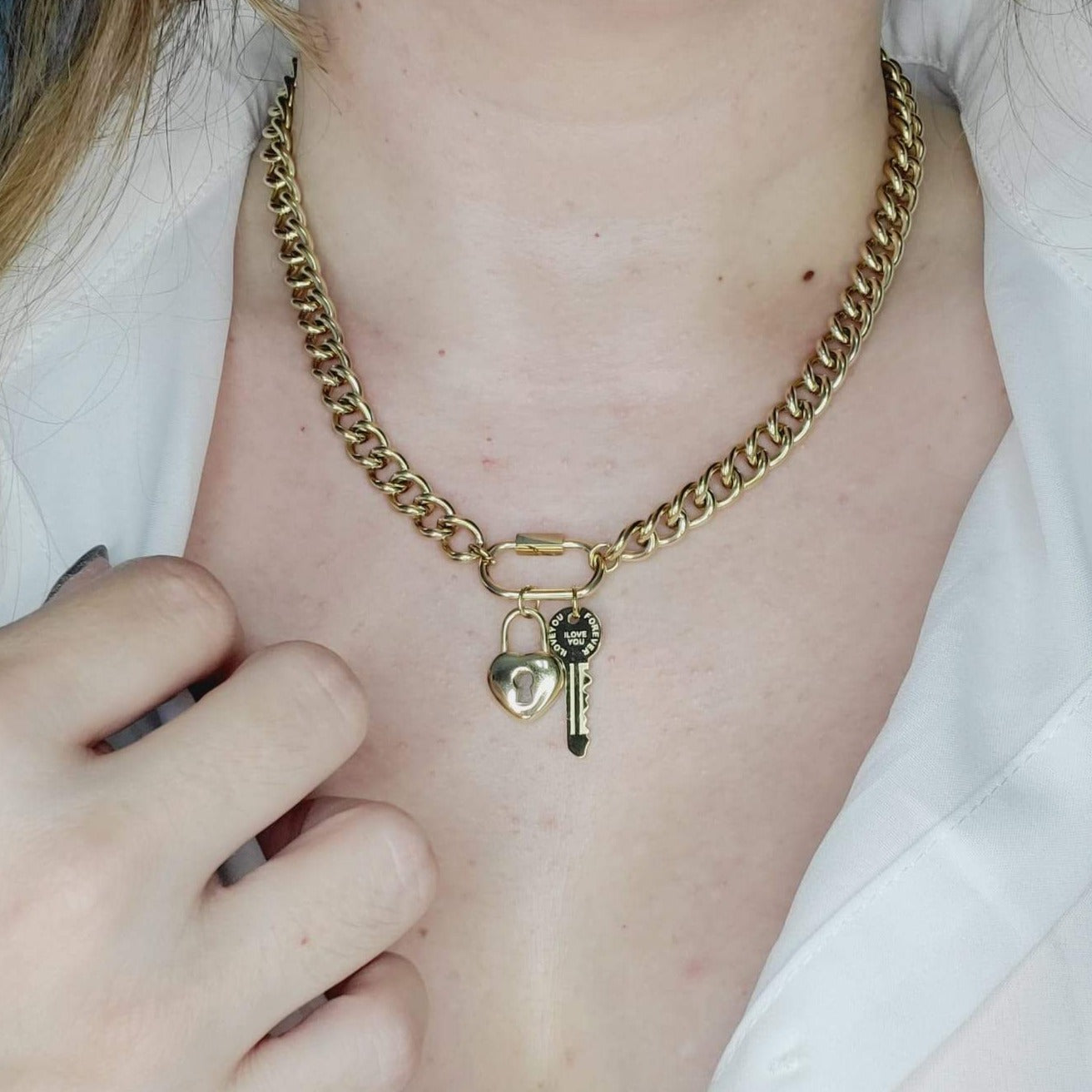 11 of our favorite chunky gold necklaces of 2021