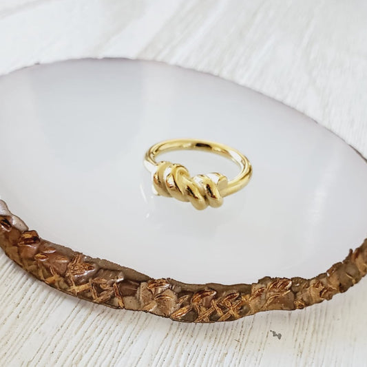 18k ring, bold ring, gold ring, gift for her, knot ring, 18k golden ring, gift for her, vintage ring, dainty ring, trending rings, trendy rings, gift for mom, gift for aunt, chunky rings, classic rings, water resistant rings, tarnish free rings