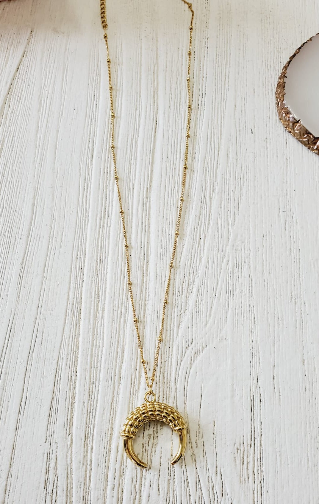 Minimalist chain, Gold filled Chain, Flat Gold Necklace, Snake Chain, Water resistant jewelry, water resistant Necklace, Water resistant bracelet, vintage jewelry, vintage jewelry, vintage necklace, 14k gold necklace, 14k gold jewelry, 14k gold necklace, fine jewelry, fine necklace, fine bracelet, snake gold necklace, bold necklace, bold jewelry, handmade jewelry, fine jewelry brand, hello luxy, joyeria fina, gold plated chain, 18k gold plated chain, horn necklace, textured horn necklace