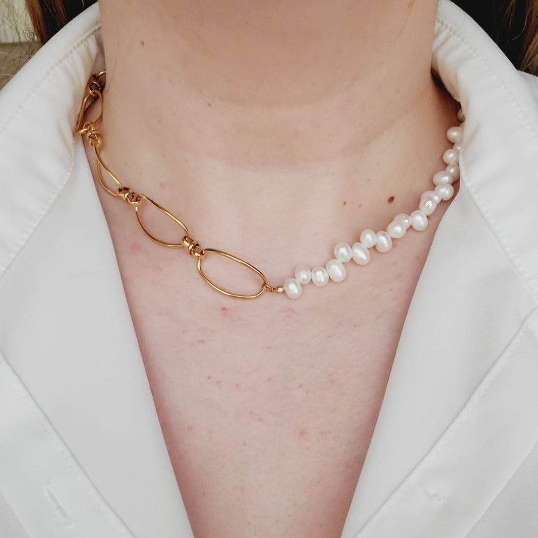 Pearls necklace, baroque necklace, 18k gold necklace, water resistant necklace, pearls and gold chain, gift for mom, jewelry for mom, mom gift guide, artizan joyeria, ellie vail jewelry, hello luxy, hello luxy jewelry