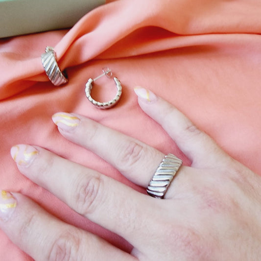 wide chunky ring, Water Resistant classy rings, Water Resistant simple rings, sweat resistant jewelry, water resistant minimalist jewelry, minimalist rings, promise gold rings, waterproof rings, stainless steel rings, 18k gold plated simple rings, 18k gold plated classy rings, 18k gold filled rings, 18k gold filled classy rings, gold vintage rings, tarnish free rings, stackable rings, gold stackable rings, tarnish free jewelry, dainty abstract rings, dainty chunky rings, Sunburst Circular ring