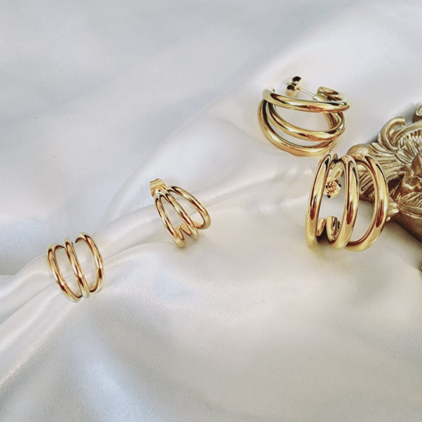 Water resistant gold hoops, tarnish free gold open hoops, Lightweight Chunky Open Hoops, 14k lightweight chunky hoops, 14k gold hoops, 14k Double tone hoops, 18k Gold Filled lightweight hoops, 18k Gold Filled hoops, classy gold hoops, bold gold hoops, chunky double tone hoops, chunky medium gold hoops, chunky medium double tone hoops,