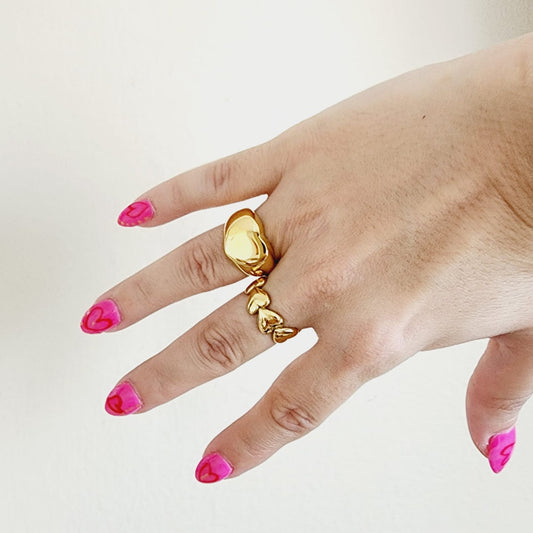 heart ring, chunky heart ring, promise ring, bold heart ring, valentine gift, jewelry gift for valentines, love ring, love jewelry, gift for wife, gift for friend, friendship gifts, self love ring, amor propio anillo, anillo de corazon, waterproof ring, waterproof jewelry, timeless jewelry, timeless ring, gift for girlfriend, soulmate ring, elegant ring, classy ring, dainty ring, everyday ring, must have ring, must have jewelry