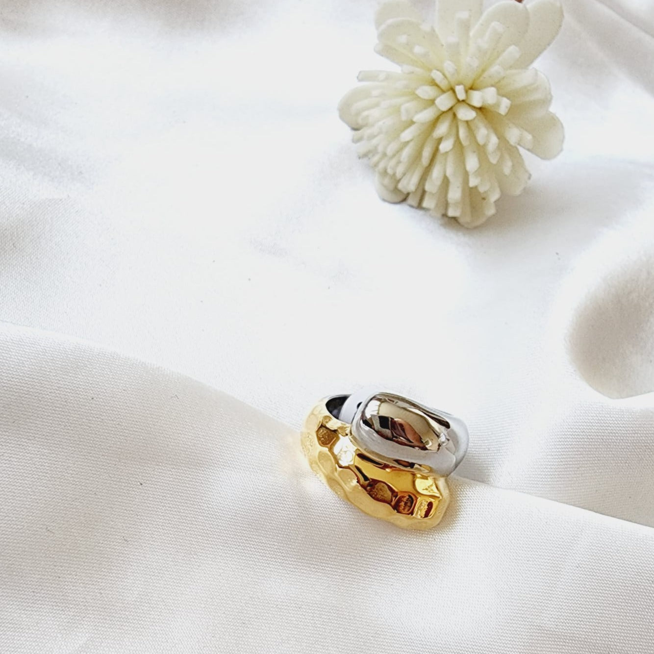 double tone ring, chunky silver and gold ring, promise ring, bold double tone ring, valentine gift, jewelry gift for valentines, love ring, love jewelry, gift for wife, gift for friend, friendship gifts, self love ring, amor propio anillo, anillo de corazon, waterproof ring, waterproof jewelry, timeless jewelry, timeless ring, gift for girlfriend, soulmate ring, elegant ring, classy ring, dainty ring, everyday ring, must have ring, must have jewelry