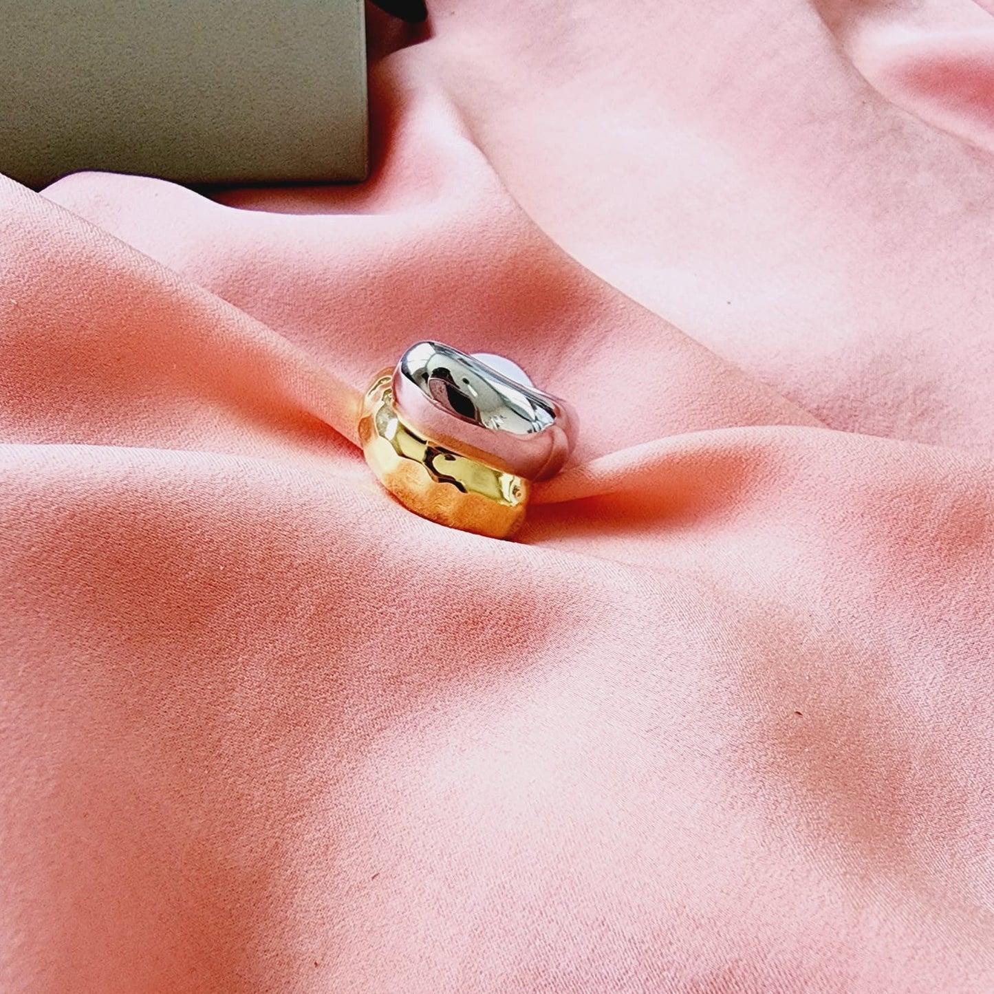 double tone ring, chunky silver and gold ring, promise ring, bold double tone ring, valentine gift, jewelry gift for valentines, love ring, love jewelry, gift for wife, gift for friend, friendship gifts, self love ring, amor propio anillo, anillo de corazon, waterproof ring, waterproof jewelry, timeless jewelry, timeless ring, gift for girlfriend, soulmate ring, elegant ring, classy ring, dainty ring, everyday ring, must have ring, must have jewelry