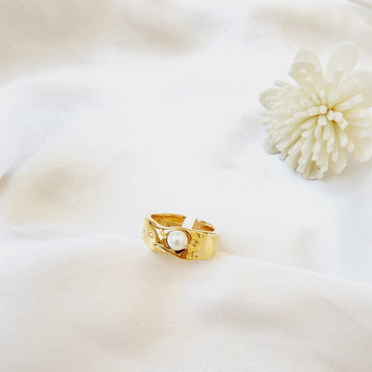 Pearl Gold Ring, Elegant Ring, Wavy ring, trendy pearl waterproof ring, Water Resistant ring, waterproof ring, tarnish free gold ring, 18k gold plated and pearl ring, baroque ring, thick pearl gold ring, Pearl ring, Minimalist ring,Thin ring , Mother Pearl ring, Simple ring, stacking ring, gift for her, Dainty ring, Shiny ring, Classy Pearl Ring, baroque 18 gold ring, pearl bold ring, pearl statement gold ring, pearl chunky ring, Nacar Gold Ring