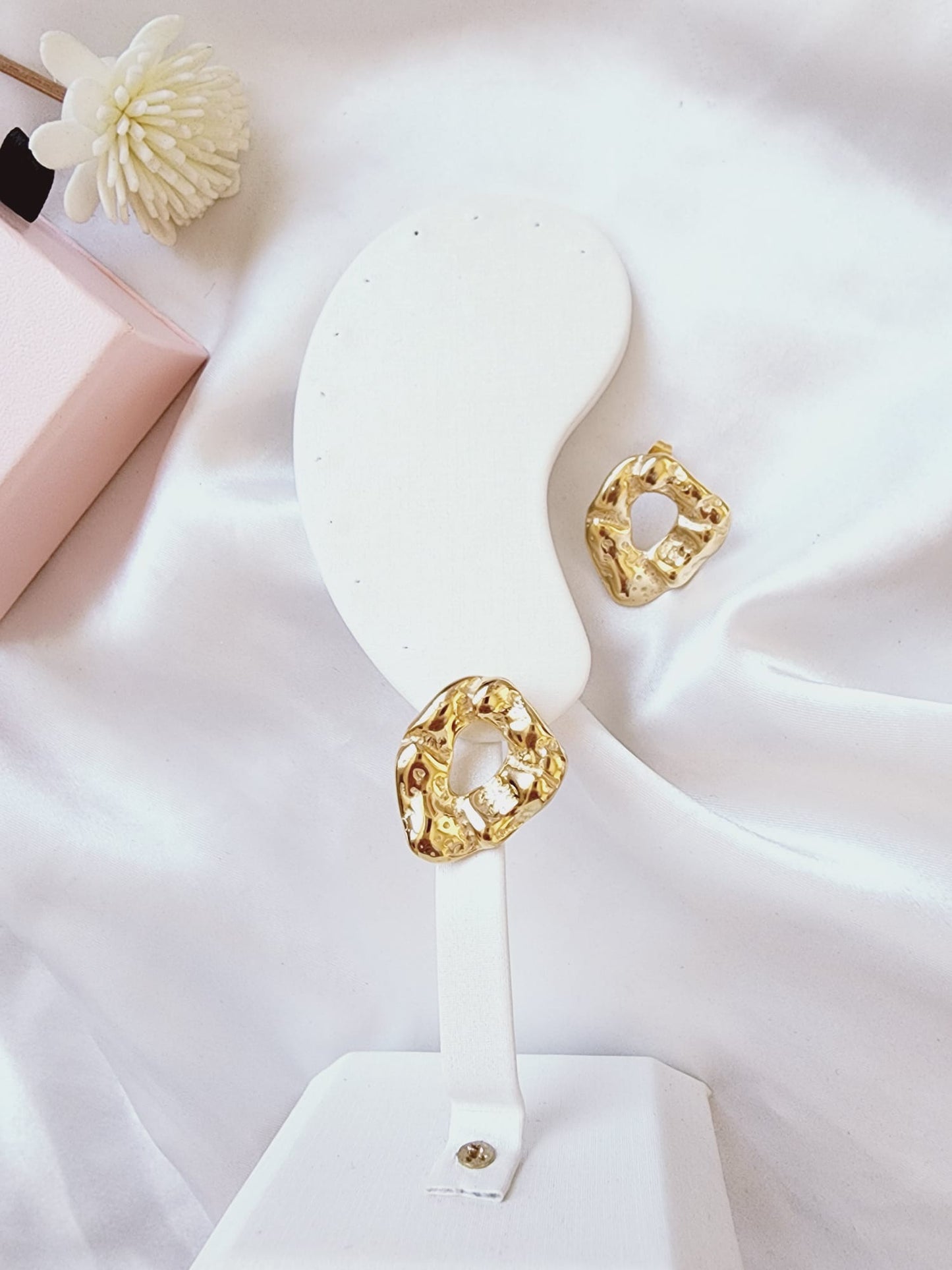 Abstract Midi Vintage Studs, Oval Vintage studs, hypoallergenic earrings, Dainty Gold Vintage studs, 18k gold plated earrings, Waterproof earrings, Silver and gold, Durable earrings, Elegant earrings, Timeless design, aesthetic earrings, timeless earrings, Fashion accessories, Stylish jewelry, stylish earrings, Versatile jewelry, Special occasion jewelry, Everyday earrings, Premium quality studs, Affordable luxury, Hypoallergenic earrings waterproof earrings, water resistant earrings, gold studs