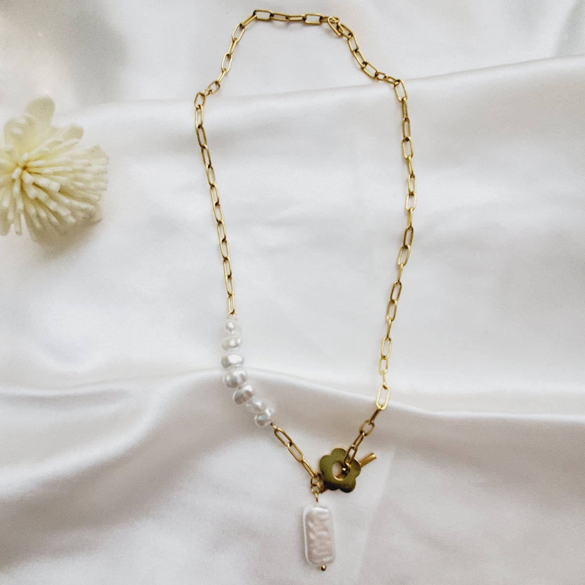 Baroque Pearls necklace, pearl necklace, lock necklace, pearls and lock necklace,  Vintage Style  Vintage Set  Vintage Outfit  Vintage Necklaces  Vintage Necklace