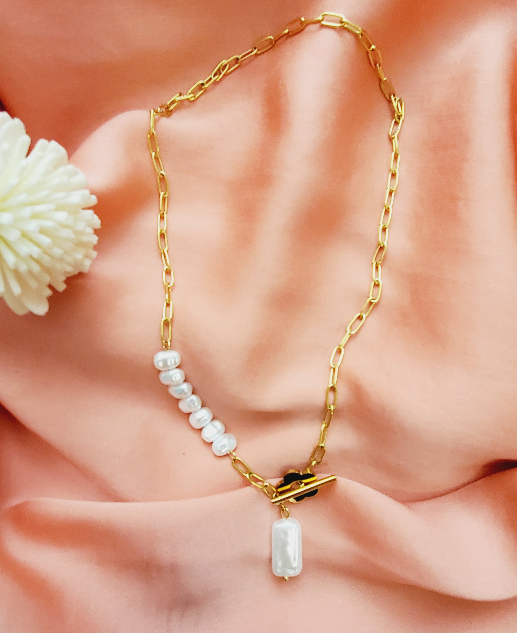 Baroque Pearls necklace, pearl necklace, lock necklace, pearls and lock necklace,  Vintage Style  Vintage Set  Vintage Outfit  Vintage Necklaces  Vintage Necklace