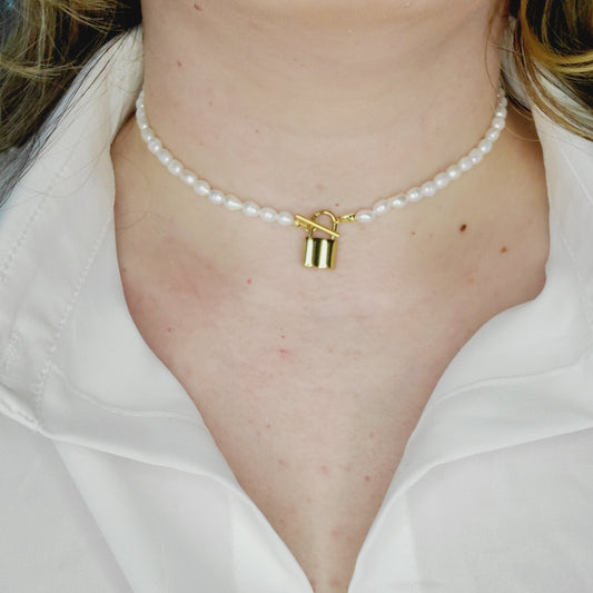 Baroque Pearls necklace, pearl necklace, lock necklace, pearls and lock necklace,  Vintage Style  Vintage Set  Vintage Outfit  Vintage Necklaces  Vintage Necklace