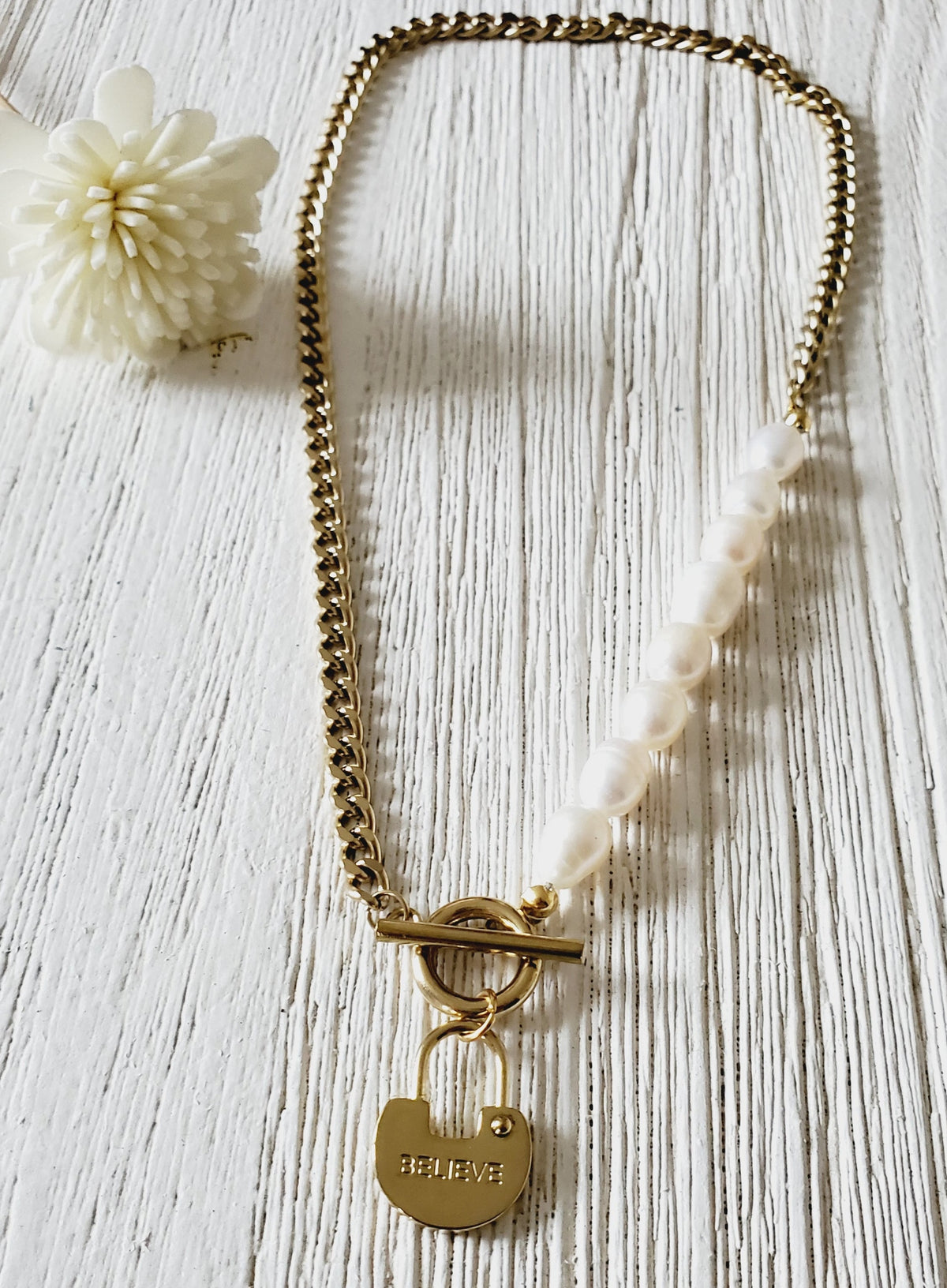 Baroque Pearls necklace, pearl necklace, lock necklace, pearls and lock necklace,  Vintage Style, Elegant Mother of Pearl Geometric Gold Necklace, Handcrafted Geometric Gold Necklace with Mother of Pearl, Timeless Mother of Pearl Pendant Necklace in Gold,   Vintage Set  Vintage Outfit  Vintage Necklaces