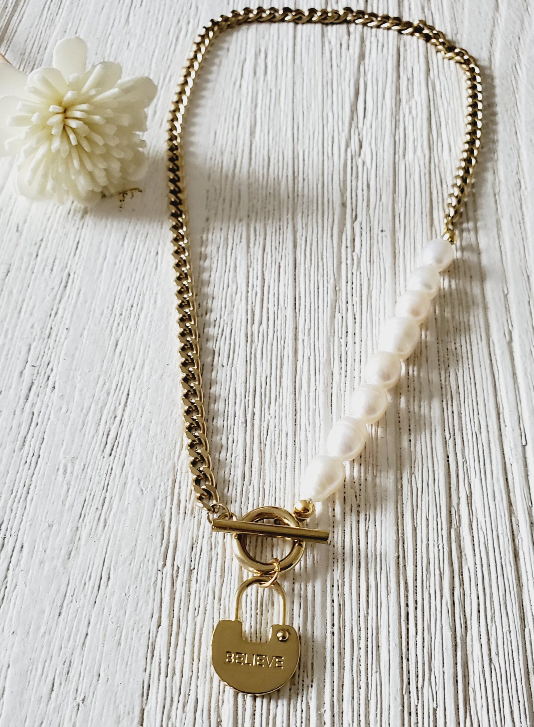 Baroque Pearls necklace, pearl necklace, lock necklace, pearls and lock necklace,  Vintage Style, Elegant Mother of Pearl Geometric Gold Necklace, Handcrafted Geometric Gold Necklace with Mother of Pearl, Timeless Mother of Pearl Pendant Necklace in Gold,   Vintage Set  Vintage Outfit  Vintage Necklaces
