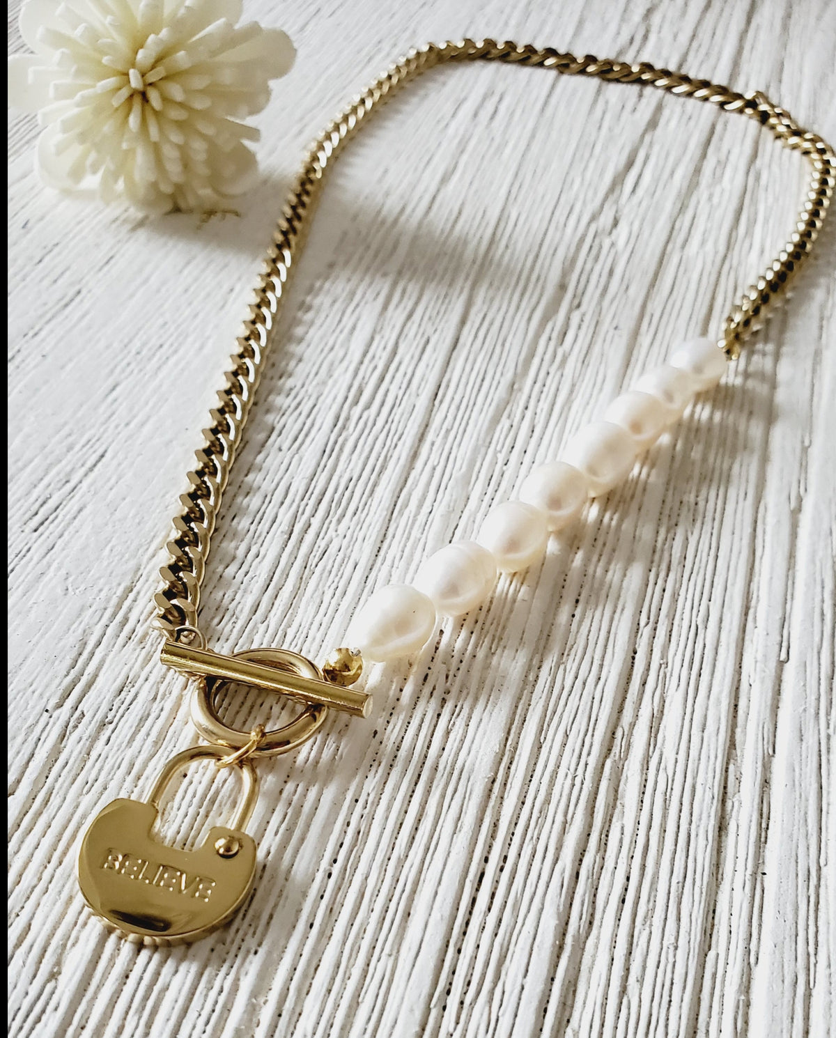 Baroque Pearls necklace, pearl necklace, lock necklace, pearls and lock necklace,  Vintage Style, Elegant Mother of Pearl Geometric Gold Necklace, Handcrafted Geometric Gold Necklace with Mother of Pearl, Timeless Mother of Pearl Pendant Necklace in Gold,   Vintage Set  Vintage Outfit  Vintage Necklaces