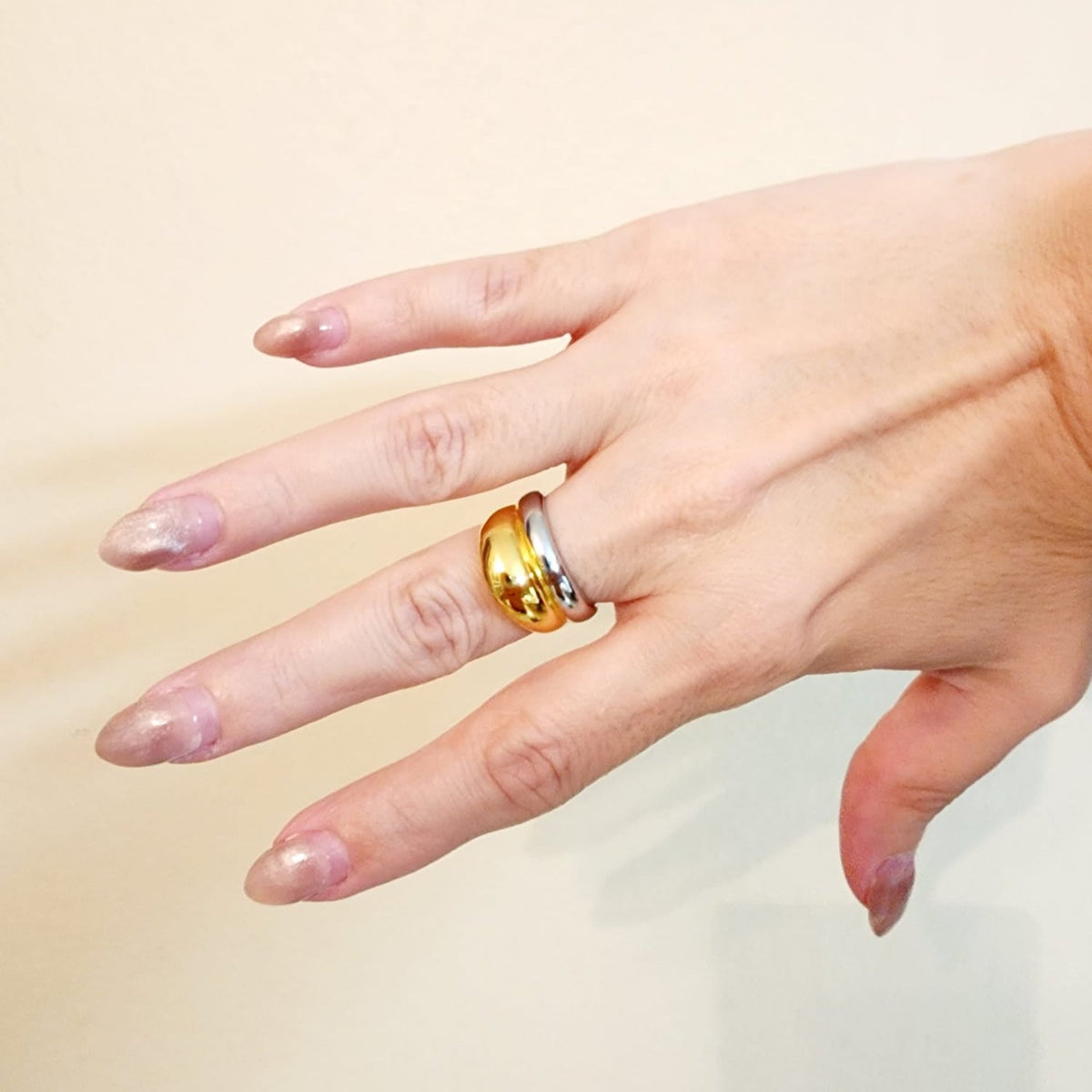 double tone ring, chunky silver and gold ring, promise ring, bold double tone ring, valentine gift, jewelry gift for valentines, love ring, love jewelry, gift for wife, gift for friend, friendship gifts, self love ring, amor propio anillo, anillo de corazon, waterproof ring, waterproof jewelry, timeless jewelry, timeless ring, gift for girlfriend, soulmate ring, elegant ring, classy ring, dainty ring, everyday ring, must have ring, must have jewelry